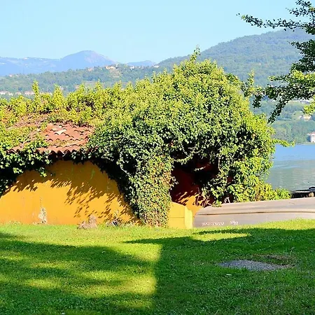 Sleeps 21 With Pool And Air Con Annone di Brianza