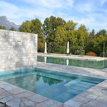 Sleeps 21 With Pool And Air Con *