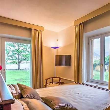 Sleeps 21 With Pool And Air Con Villa