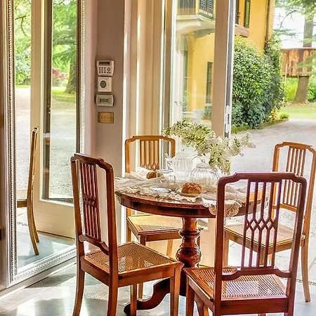 Villa Sleeps 21 With Pool And Air Con Annone di Brianza