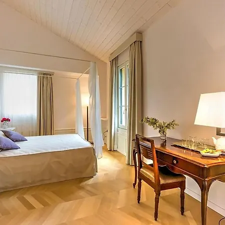 Sleeps 21 With Pool And Air Con