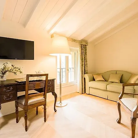 Villa Sleeps 21 With Pool And Air Con