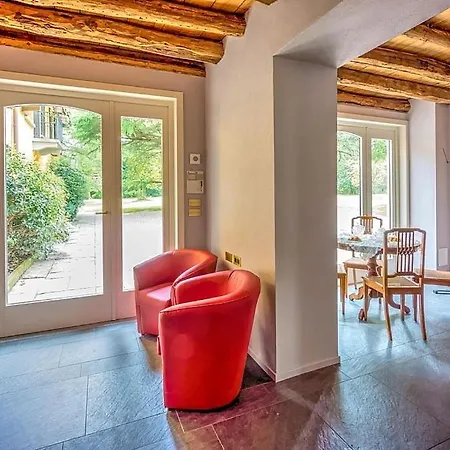 Sleeps 21 With Pool And Air Con Annone di Brianza
