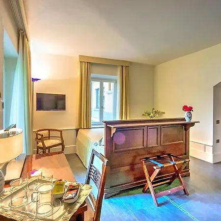 Sleeps 21 With Pool And Air Con *